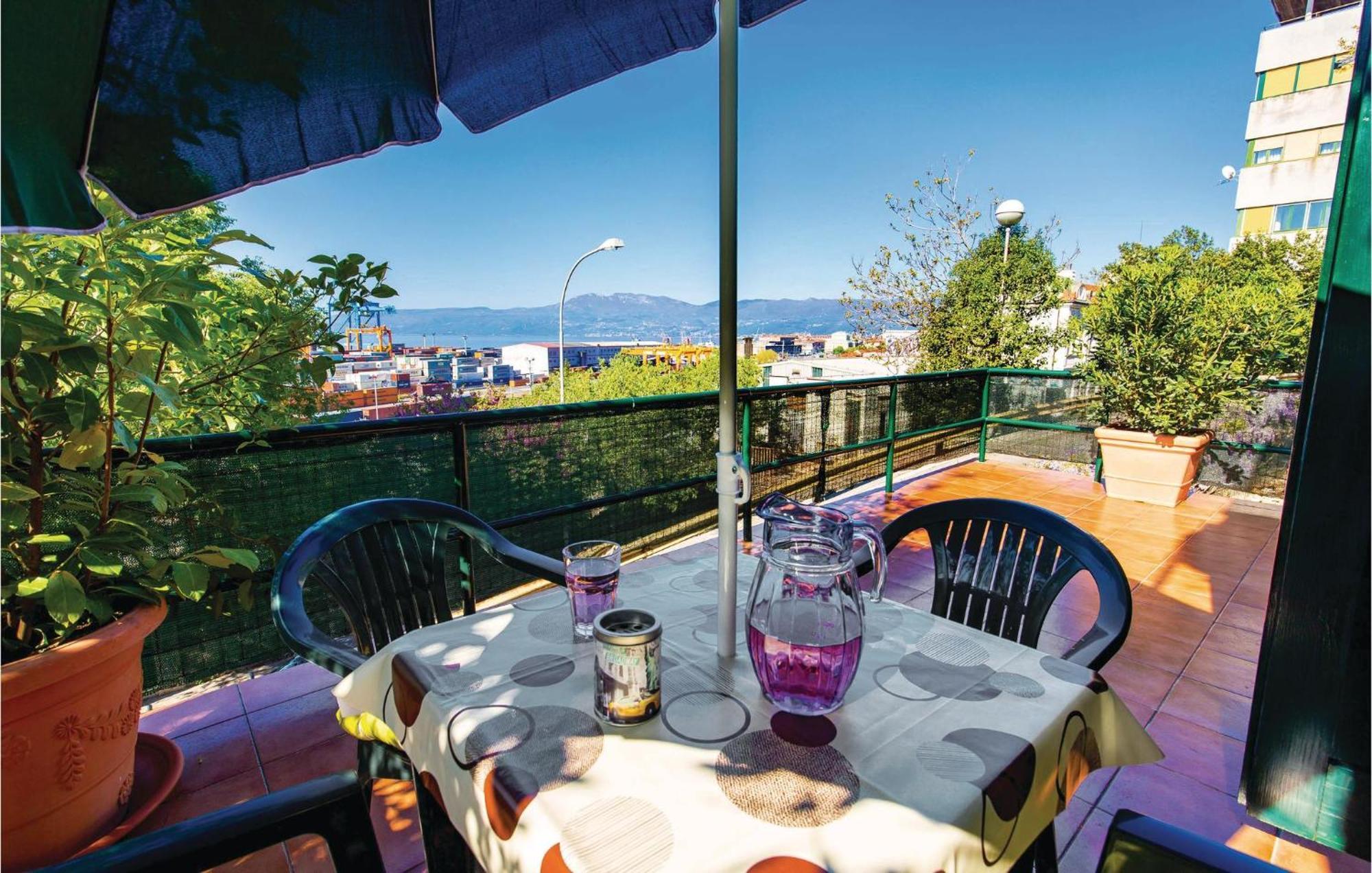 Amazing Apartment In Rijeka With Wifi Exterior foto